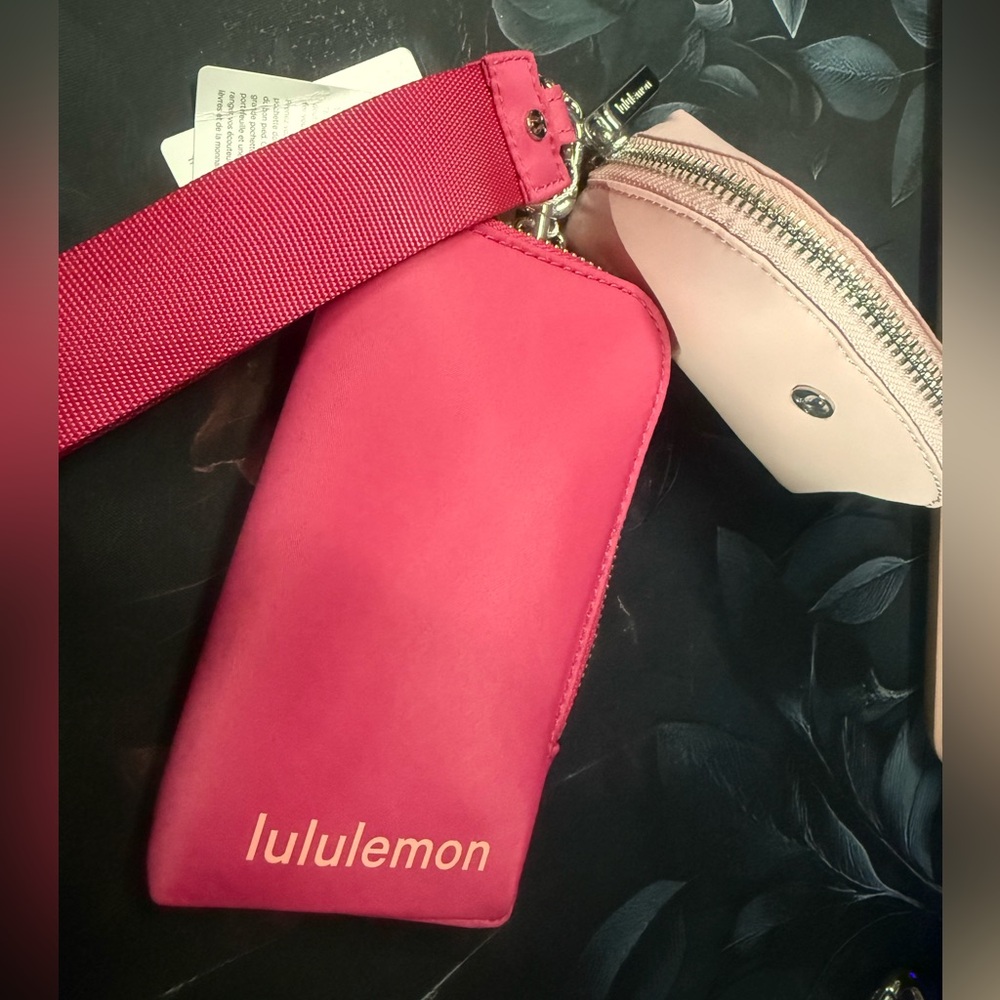 Lululemon Dual pouch NWT
